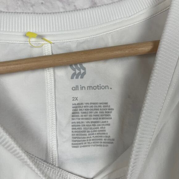 J5013 All In Motion top size 2X - Picture 2 of 5